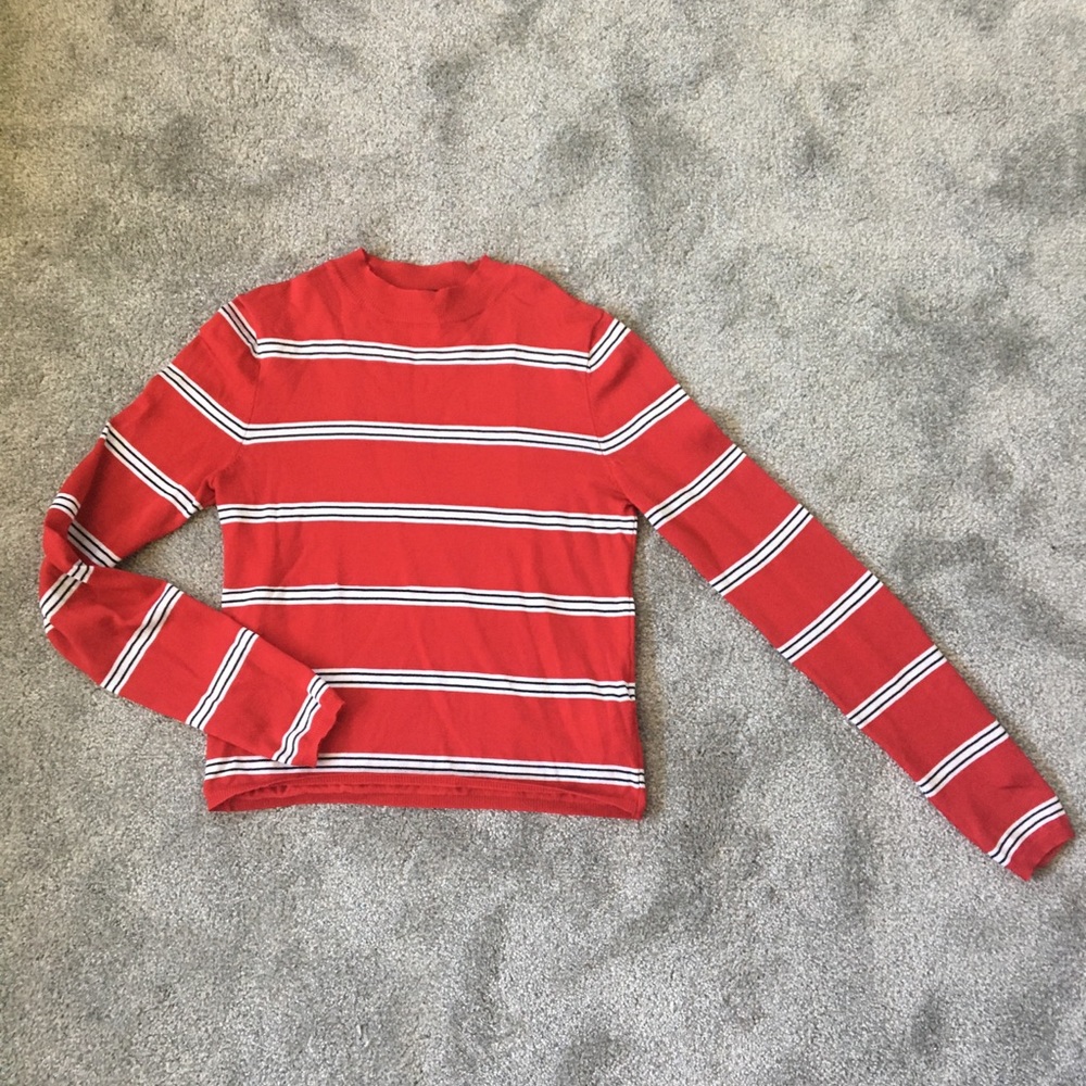 Forever 21 red long-sleeve crop top - size small
